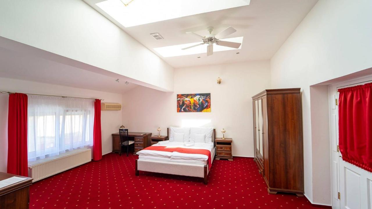Penzion Rosel Nove Zamky Ngoại thất bức ảnh