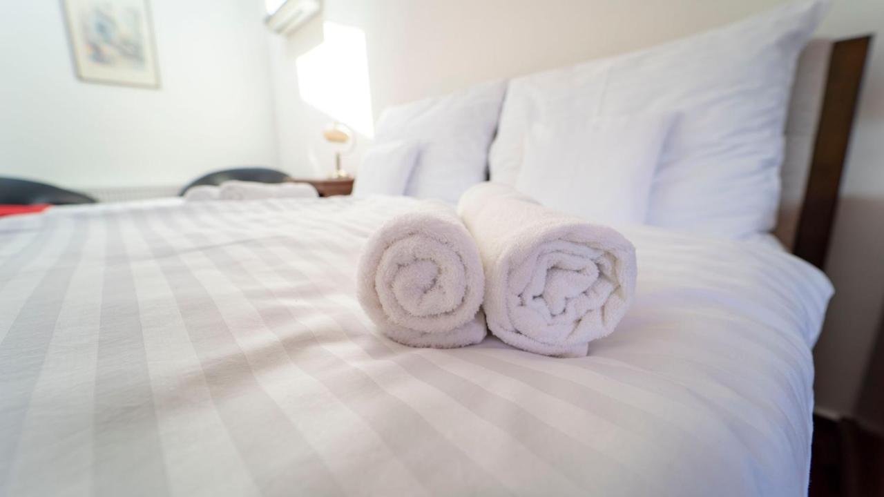 Penzion Rosel Nove Zamky Ngoại thất bức ảnh