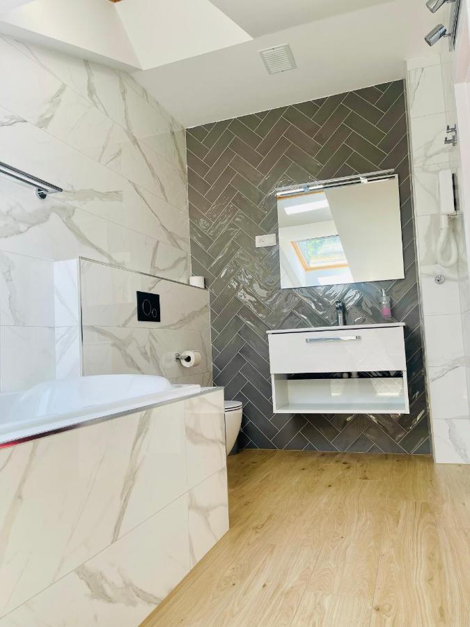 Penzion Rosel Nove Zamky Ngoại thất bức ảnh
