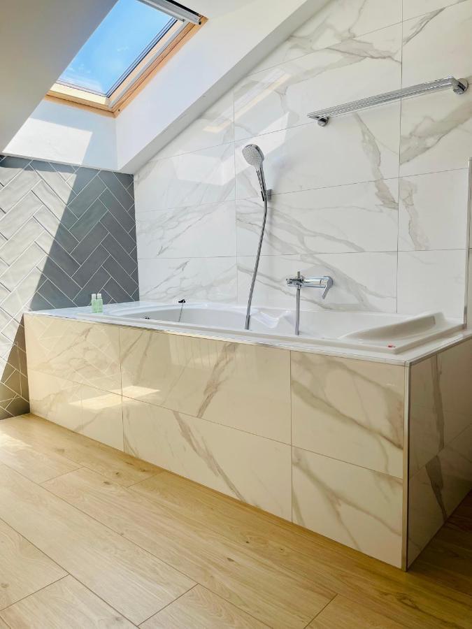 Penzion Rosel Nove Zamky Ngoại thất bức ảnh